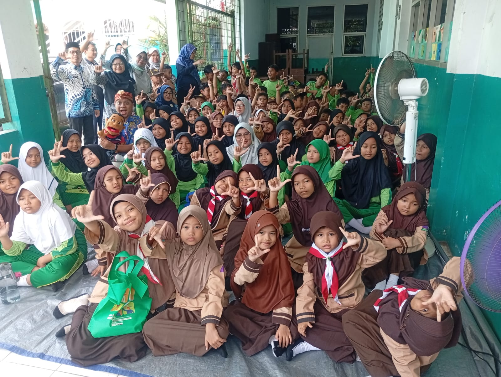 Wisata LiterAsyik Ke SDI Cililitan II